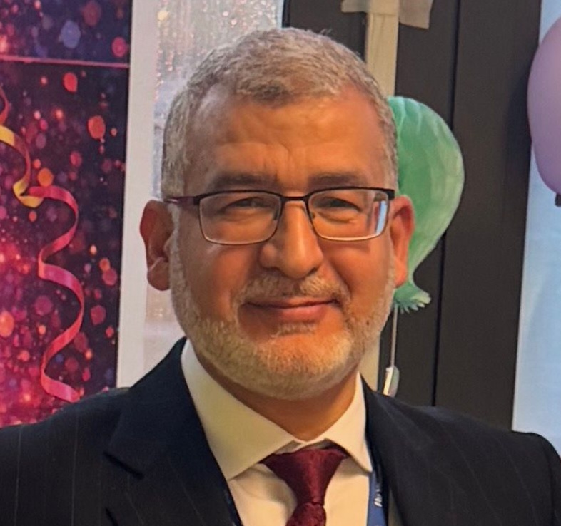 Dr Idris Founas